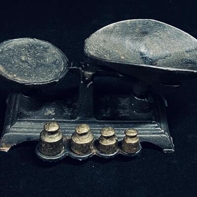 Antique small cast iron scale complete with weights