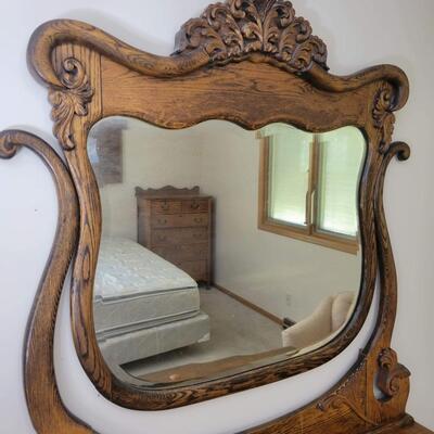 ANTIQUE TIGER OAK DRESSER W/ ATTACHED MIRROR