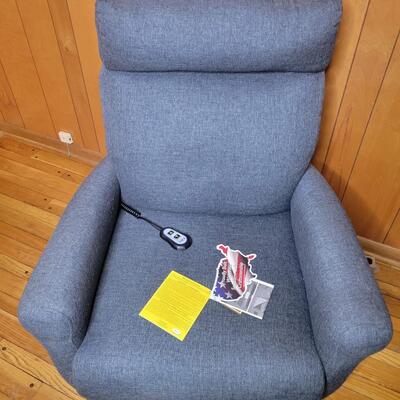 BEST HONE FURNISHINGS PETITE ELECTRIC LIFT RECLINER