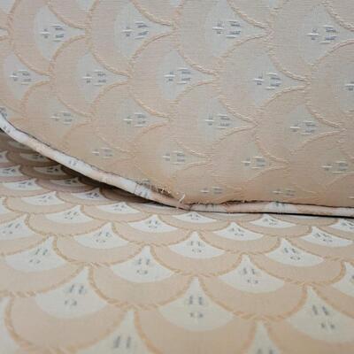 MID-CENTURY DREXEL BARREL STYLE CUSHION CHAIR