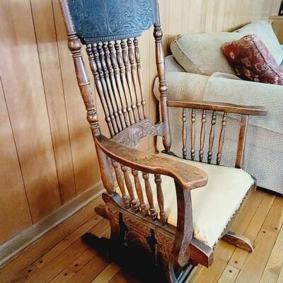 BEAUTIFUL ANTIQUE ORNATE ROCKER - GLIDER