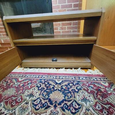 CUTE OPEN TV STAND WITH SHELVES