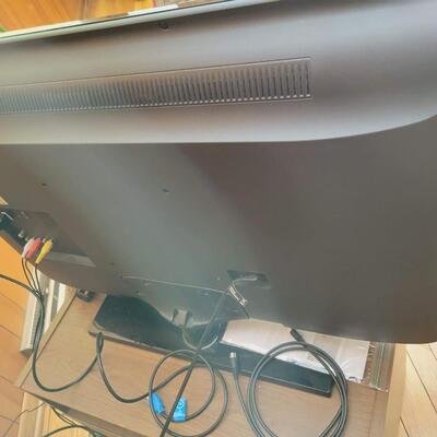 40 IN SAMSUNG LED SERIES 5 FLAT SCREEN TV W/ REMOTE