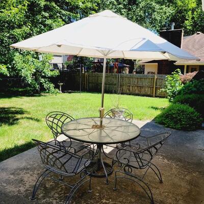 BEAUTIFUL METAL OUTDOOR TABLE, CHAIRS & UMBRELLA
