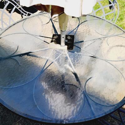 BEAUTIFUL METAL OUTDOOR TABLE, CHAIRS & UMBRELLA