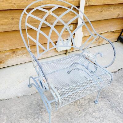 BEAUTIFUL METAL OUTDOOR TABLE, CHAIRS & UMBRELLA