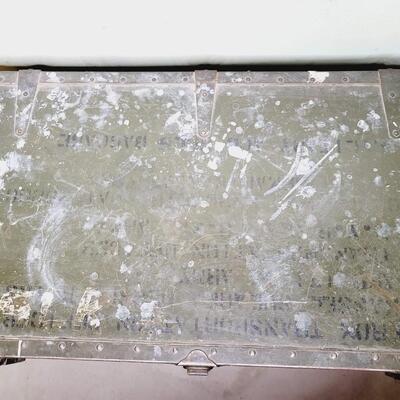 VINTAGE METAL MILITARY TRUNK