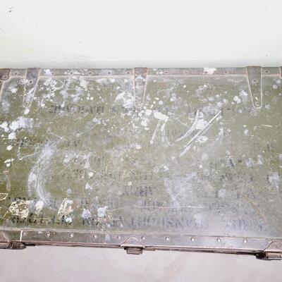 VINTAGE METAL MILITARY TRUNK