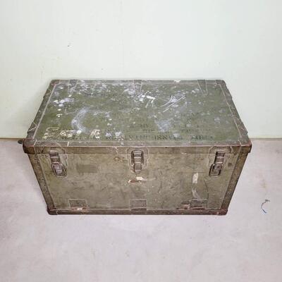 VINTAGE METAL MILITARY TRUNK