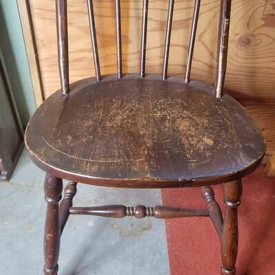 ANTIQUE SPINDLE CHAIR