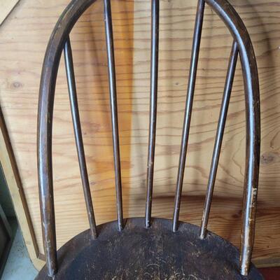 ANTIQUE SPINDLE CHAIR