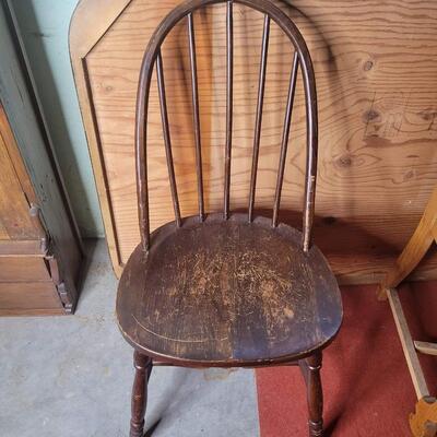 ANTIQUE SPINDLE CHAIR