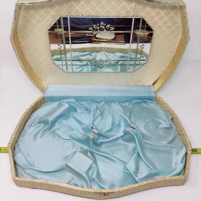 BEAUTIFUL VINTAGE DRESSER VANITY SET