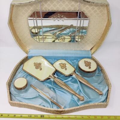 BEAUTIFUL VINTAGE DRESSER VANITY SET