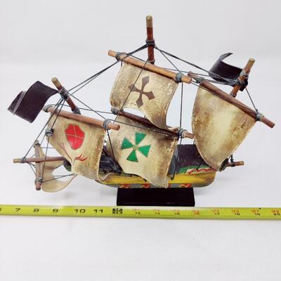 VINTAGE WOODEN MODEL SHIP NINA