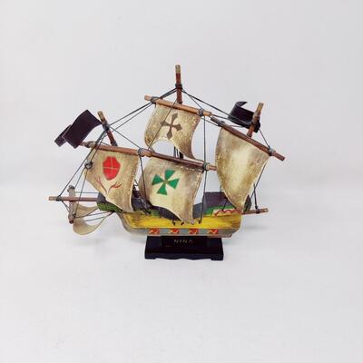 VINTAGE WOODEN MODEL SHIP NINA