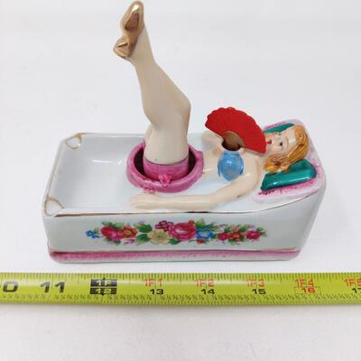 VINTAGE JAPAN BATHING BEAUTY NAUGHTY NODDER PORCELAIN ASHTRAY