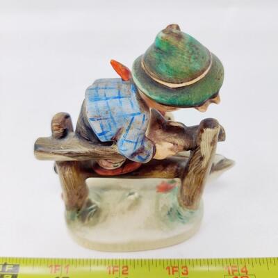 VINTAGE GOEBEL HUMMEL "BARNYARD HERO" 195 FIGURINE GERMANY