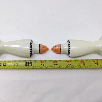 VINTAGE LUSTERWARE SALT AND PEPPER SHAKER SET MADE IN JAPAN