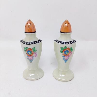 VINTAGE LUSTERWARE SALT AND PEPPER SHAKER SET MADE IN JAPAN