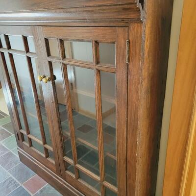 FANTASTIC GLASS FRONT DESIGNED SHELF