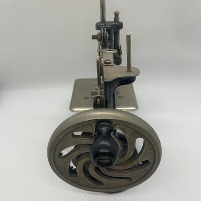 Vintage Singer Sewing Machine Miniature / Toy 7” wide