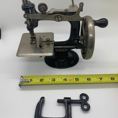 Vintage Singer Sewing Machine Miniature / Toy 7â€ wide