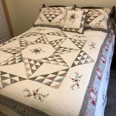 27- Queen Bedspread, pillows & shams