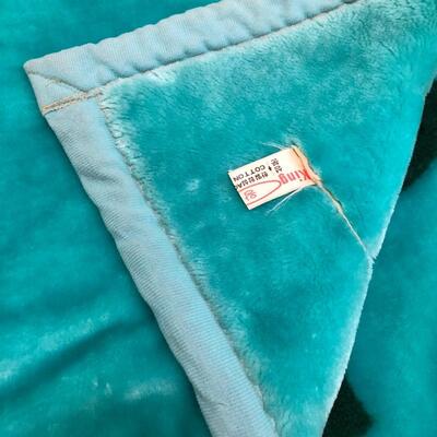 33- Vintage Acrylic Blanket (heavy)