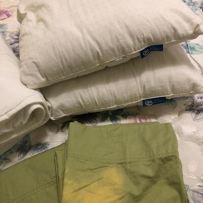 34- Queen Bed Set (mattress pad, sheet set, pillows