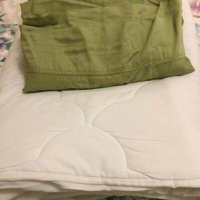 34- Queen Bed Set (mattress pad, sheet set, pillows
