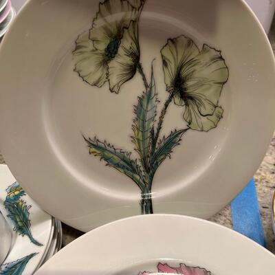 Botanical flower plate lot, vase, bunny bowl