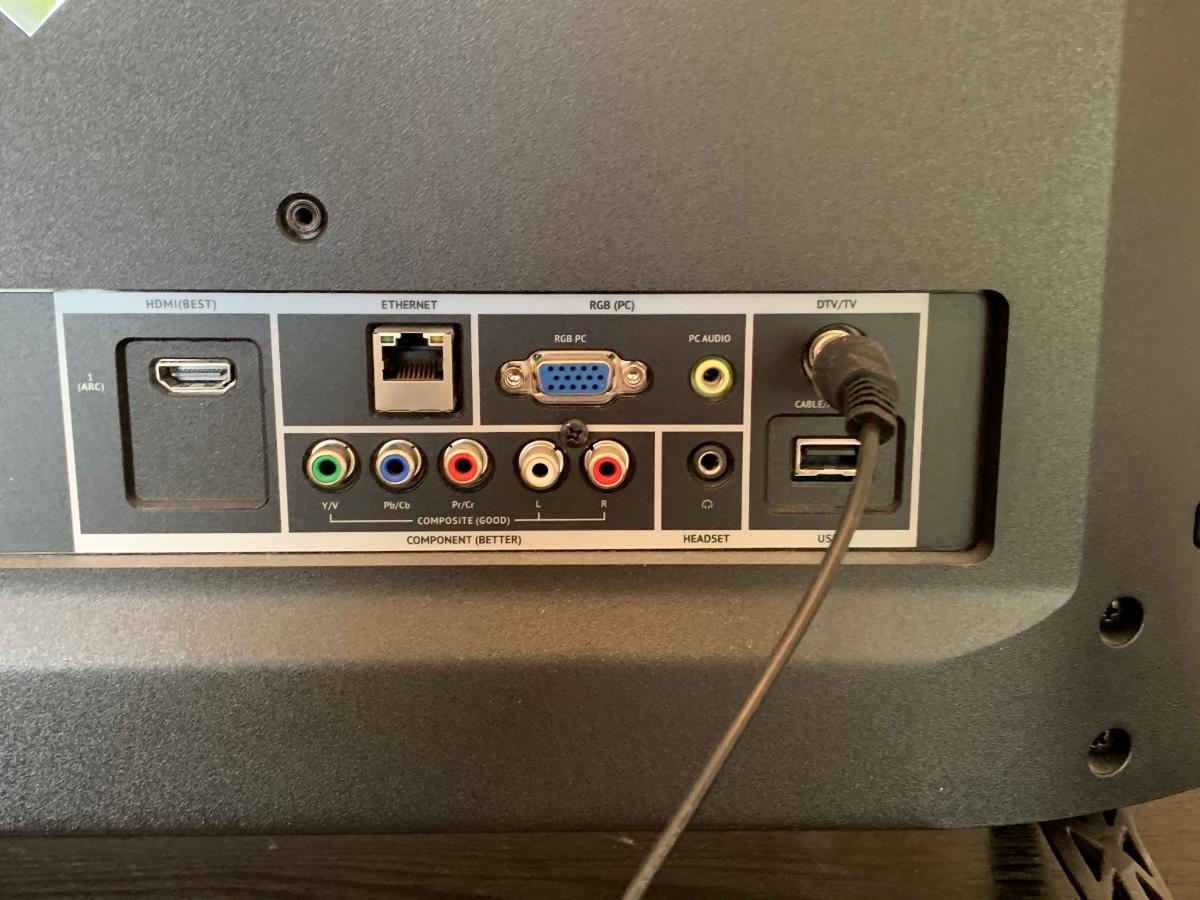 LOT 149R Vizio Model D24D1 with Remote