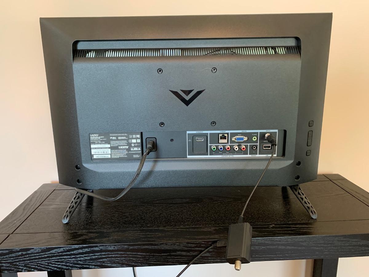 LOT 149R Vizio Model D24D1 with Remote