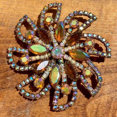 Stunning vintage brooch