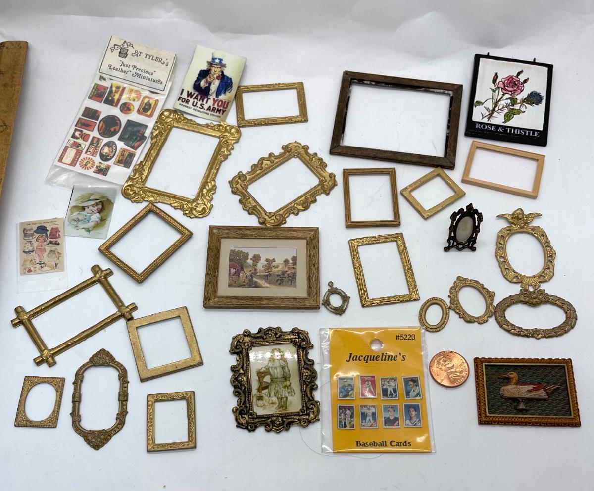 Miniature Dollhouse Picture Frames & Artwork
