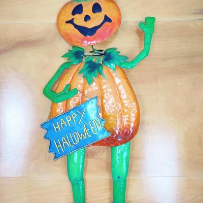 ADORABLE HAPPY HALLOWEEN METAL PUMPKIN DECOR