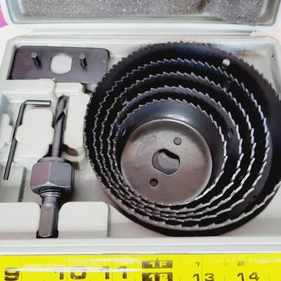 NIB 10 PC LARGE HOLE SAW KIT