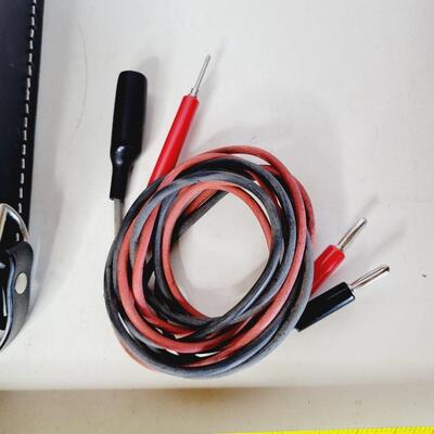 VIZ VOM WV 518B VOLTAGE METER W/ CARRY CASE