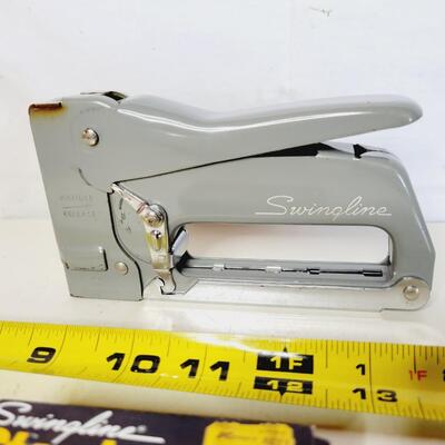 SWINGLINE STAPLE GUN & STAPLES BUNDLE