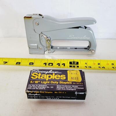 SWINGLINE STAPLE GUN & STAPLES BUNDLE