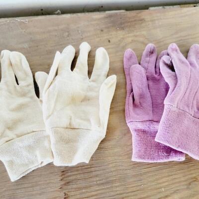 WOMENS PAIRS OF GARDENING GLOVES