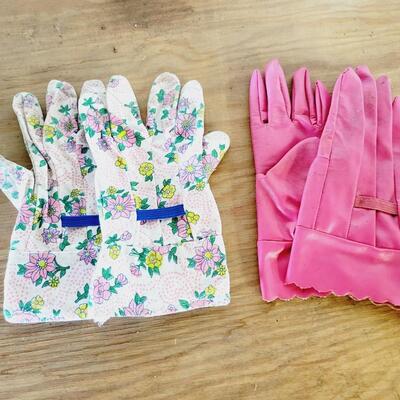 WOMENS 2 PAIRS OF COLORFUL GARDENING GLOVES