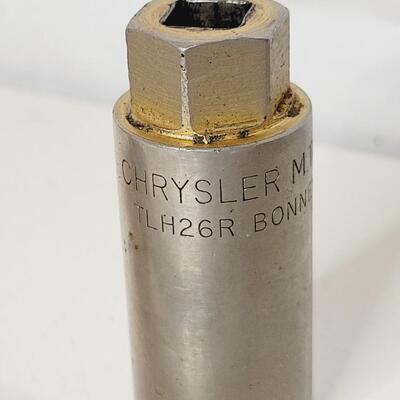 CHRYSLER RACHET & SOCKET TOOL