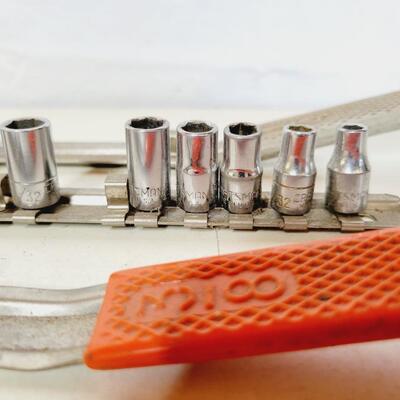SOCKET STORAGE WANDS