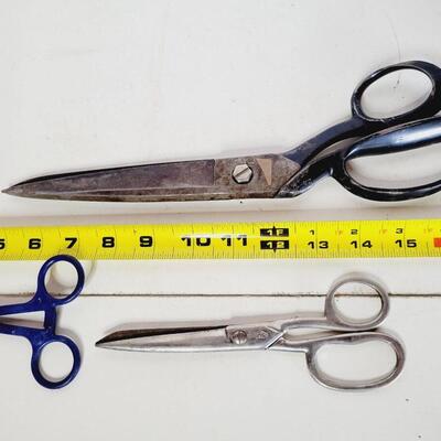 ASSORMENT OF GARAGE SCISSORS