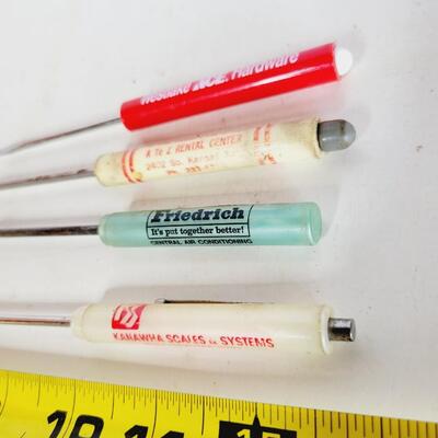 ASSORMENT OF ADVERTISMENT SCREWDRIVERS