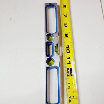 SMALL ALUMINUM LEVEL