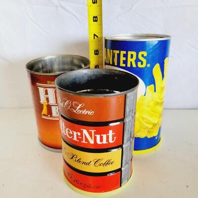 ASSORTMENT OF GARAGE NAILS