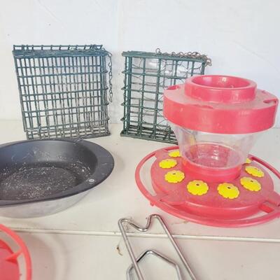 OUTDOOR BIRD FEEDER ASSORTMENT